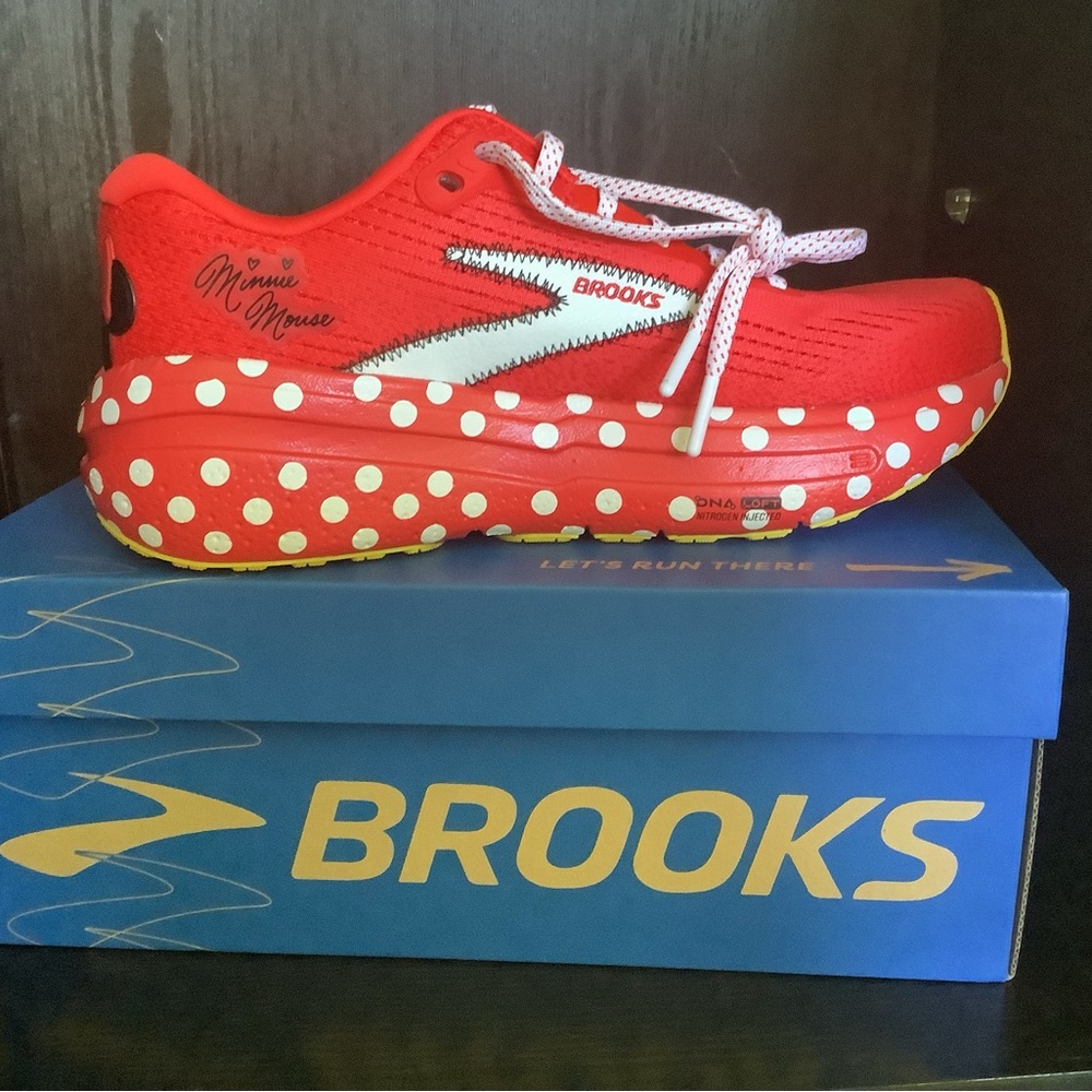 Brooks DISNEY xrunDisney Ghost Max 2 Minnie Mouse NWT 7.5 B